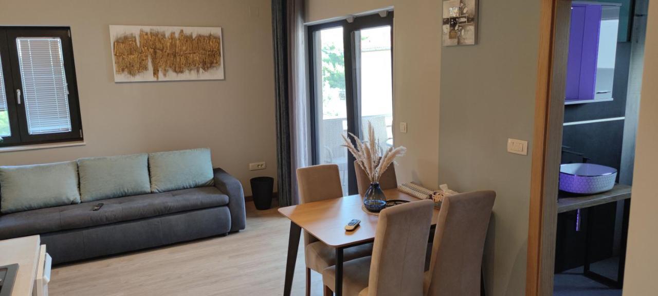 Spacious Modern Apartment 비오그라드나모루 외부 사진